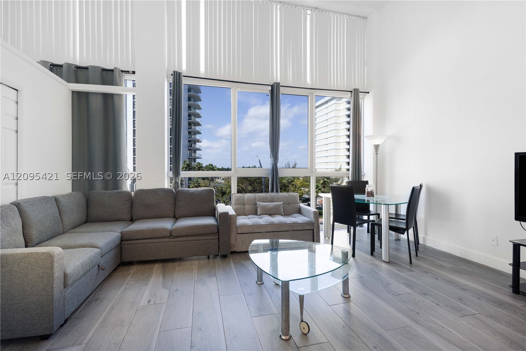 5445 Collins Ave BAY12