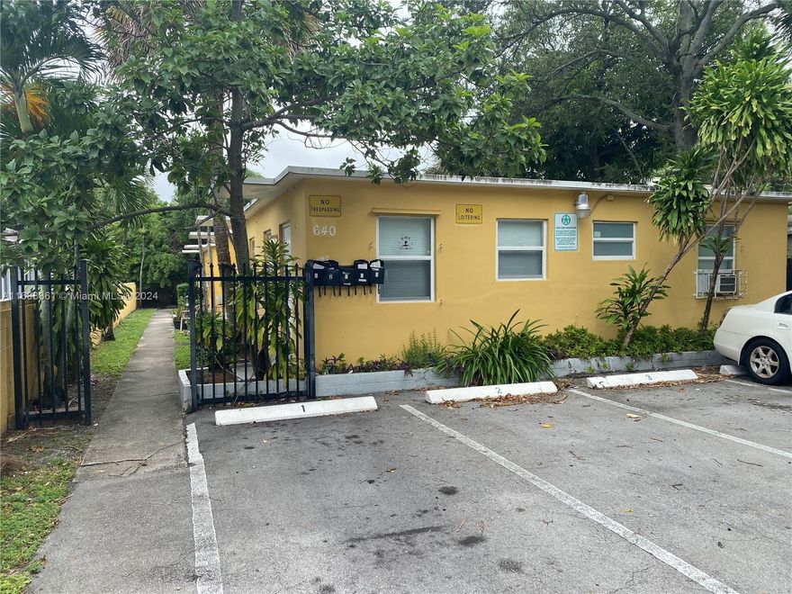 FIVE APARTMENTS IN THE HEART OF FORT LAUDERDALE NEAR LAS OLAS SHOPS, BEACHS, STORES, SCHOOLS AND MORE. THREE BUILDINGS DETACHED CREATING PRIVACY FOR TENANTS, VERY NICE BUILDING TO PURCHASE. CALL TODAY. 

IF NEEDED HARD MONEY FINANCING CAN BE GIVEN FOR THOSE INTERESTED WITH 50% DOWN. IF NOT THEN ANY FINANCING IS ACCEPTED WITH PURCHASE.