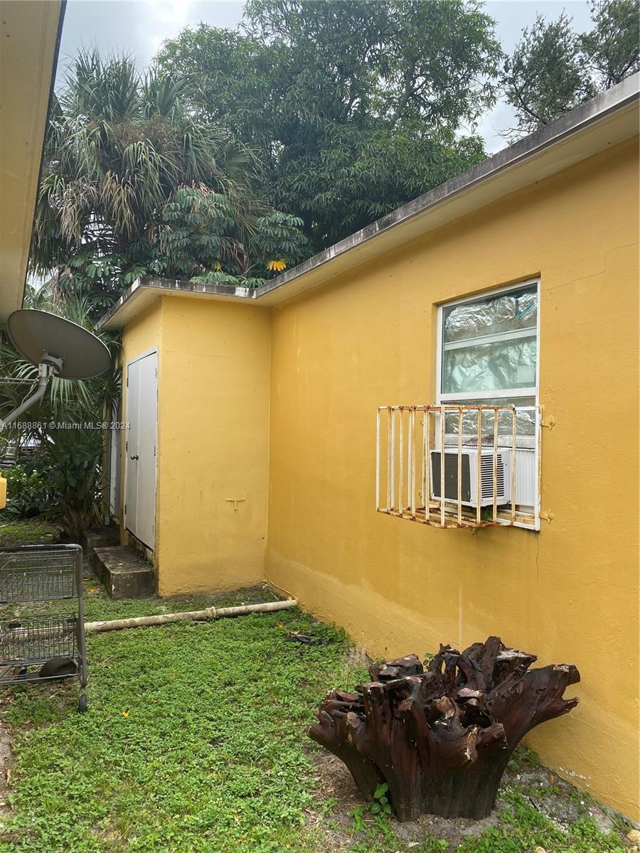 640 NW 10th Ter