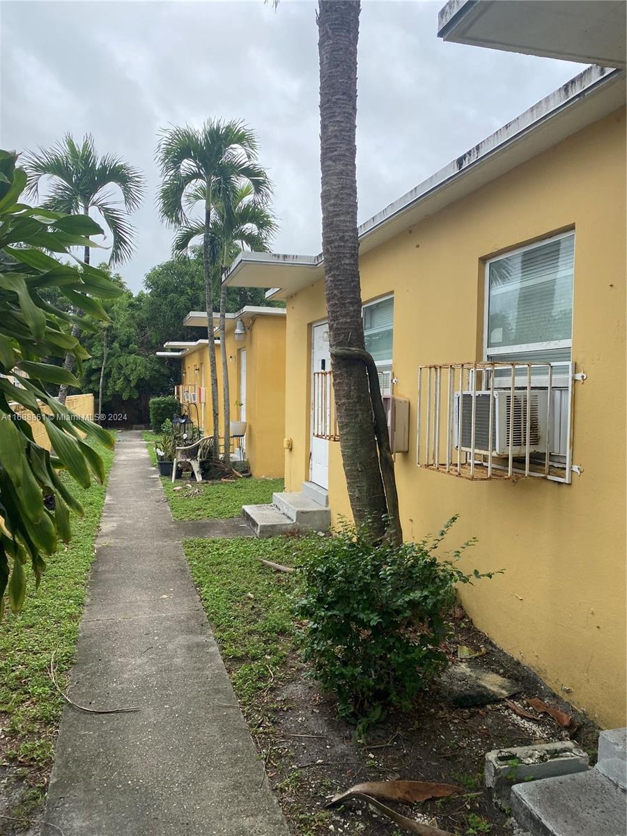 640 NW 10th Ter