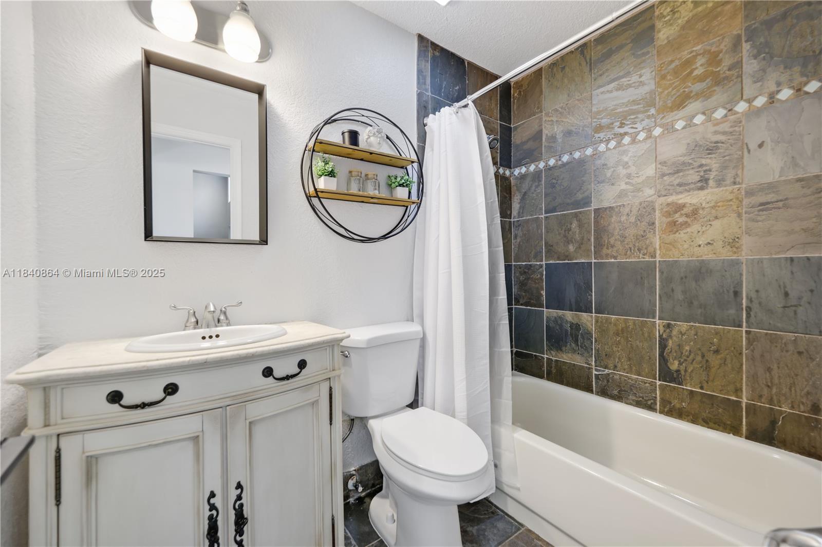 BOCA GREENS 3 - Residential