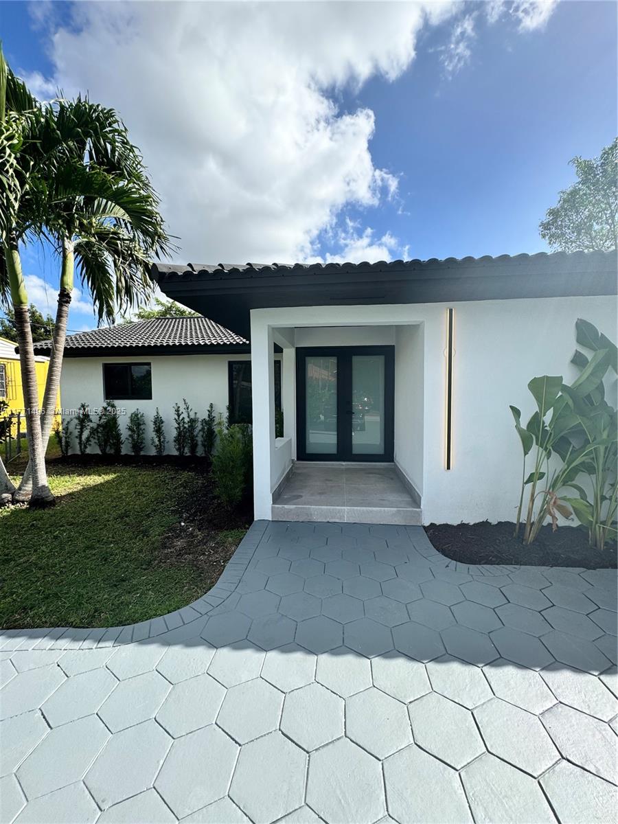 Rental Property at 3335 Sw 65th Ave 3335, Miami, Broward County, Florida - Bedrooms: 4 
Bathrooms: 4  - $6,900 MO.