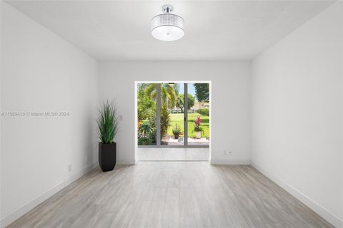 Condominium in Boynton Beach FL 2300 1st Ln Ln 7.jpg