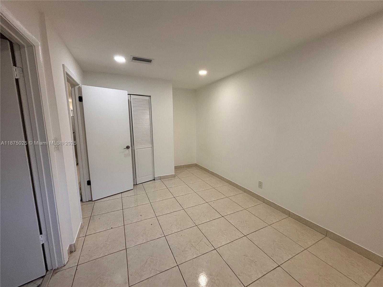 Discover this cozy 1-bedroom, 1-bath unit in the heart of Hollywood, FL, just minutes from downtown, beaches, shops, and vibrant nightlife. Enjoy a bright living space in a quiet, well-maintained building with easy access to parks and transit. Laundry room available on site. Water included, quick approval. Contact us now to schedule your private viewing!