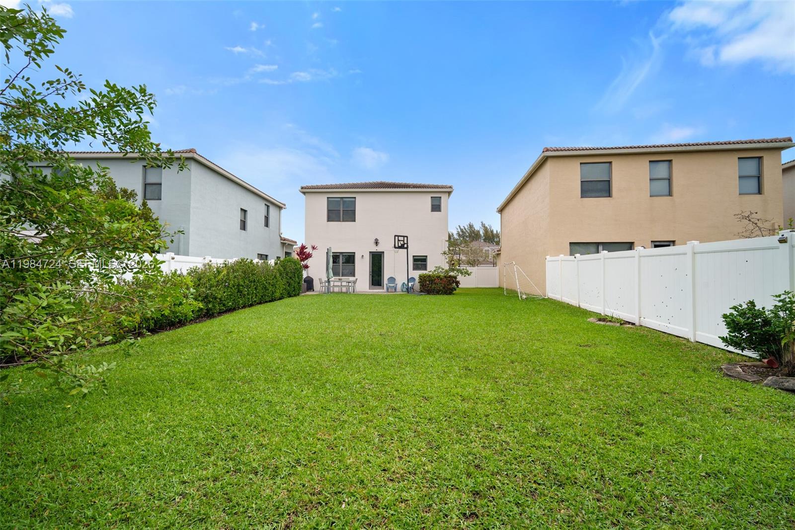 CHAMPION LAKES - Residential