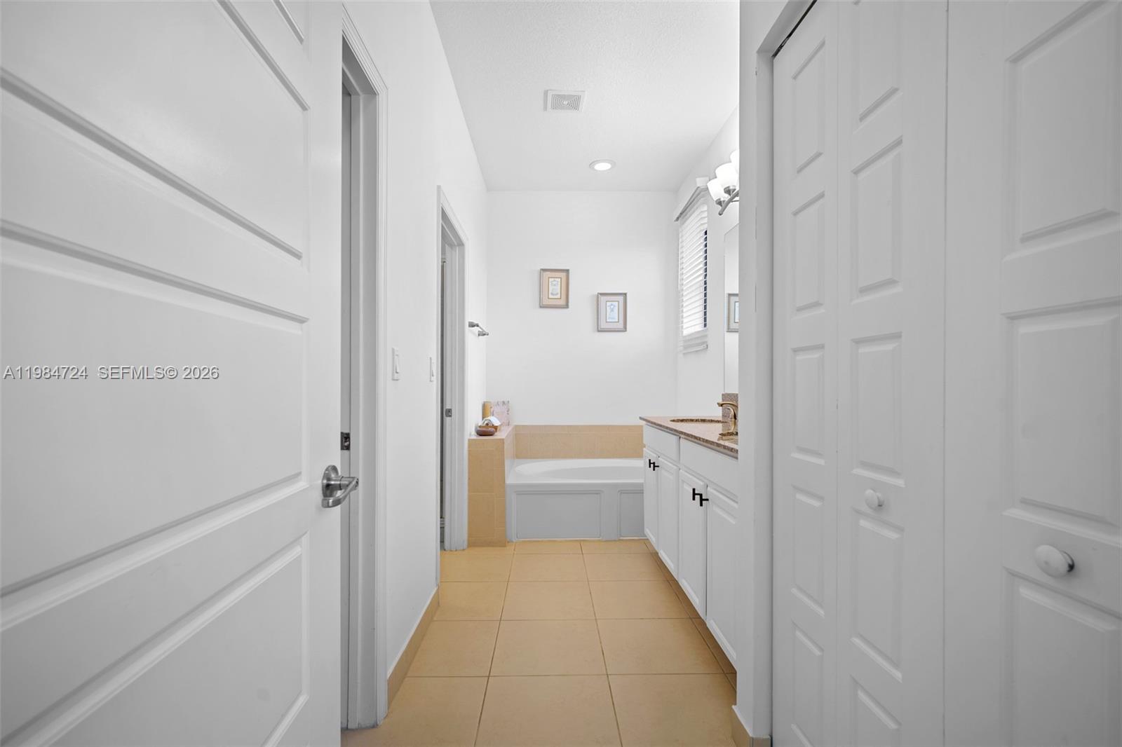 CHAMPION LAKES - Residential