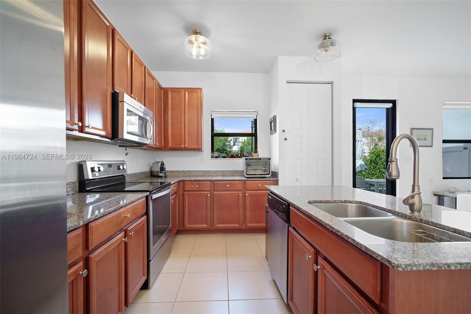 CHAMPION LAKES - Residential