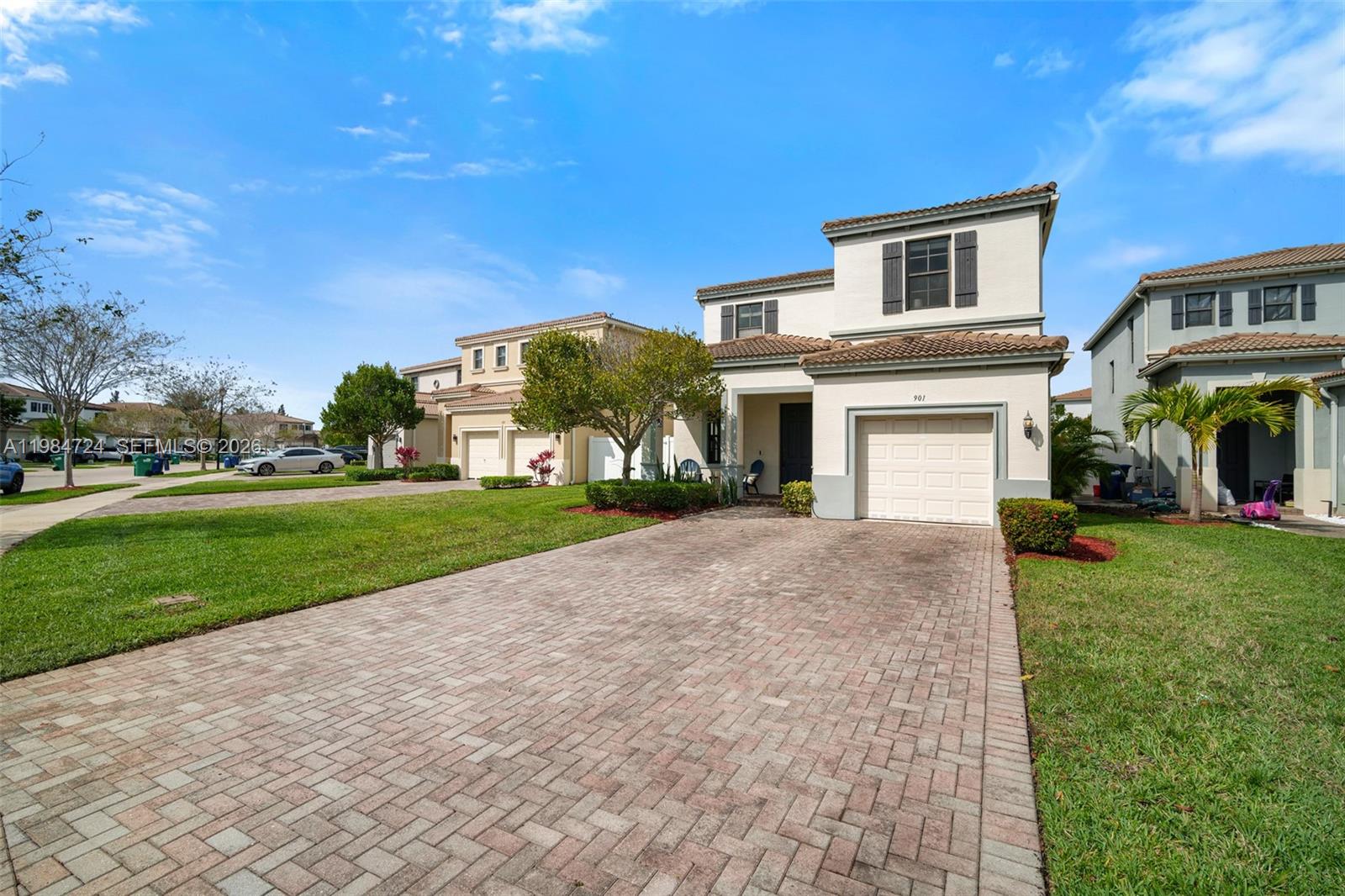 CHAMPION LAKES - Residential