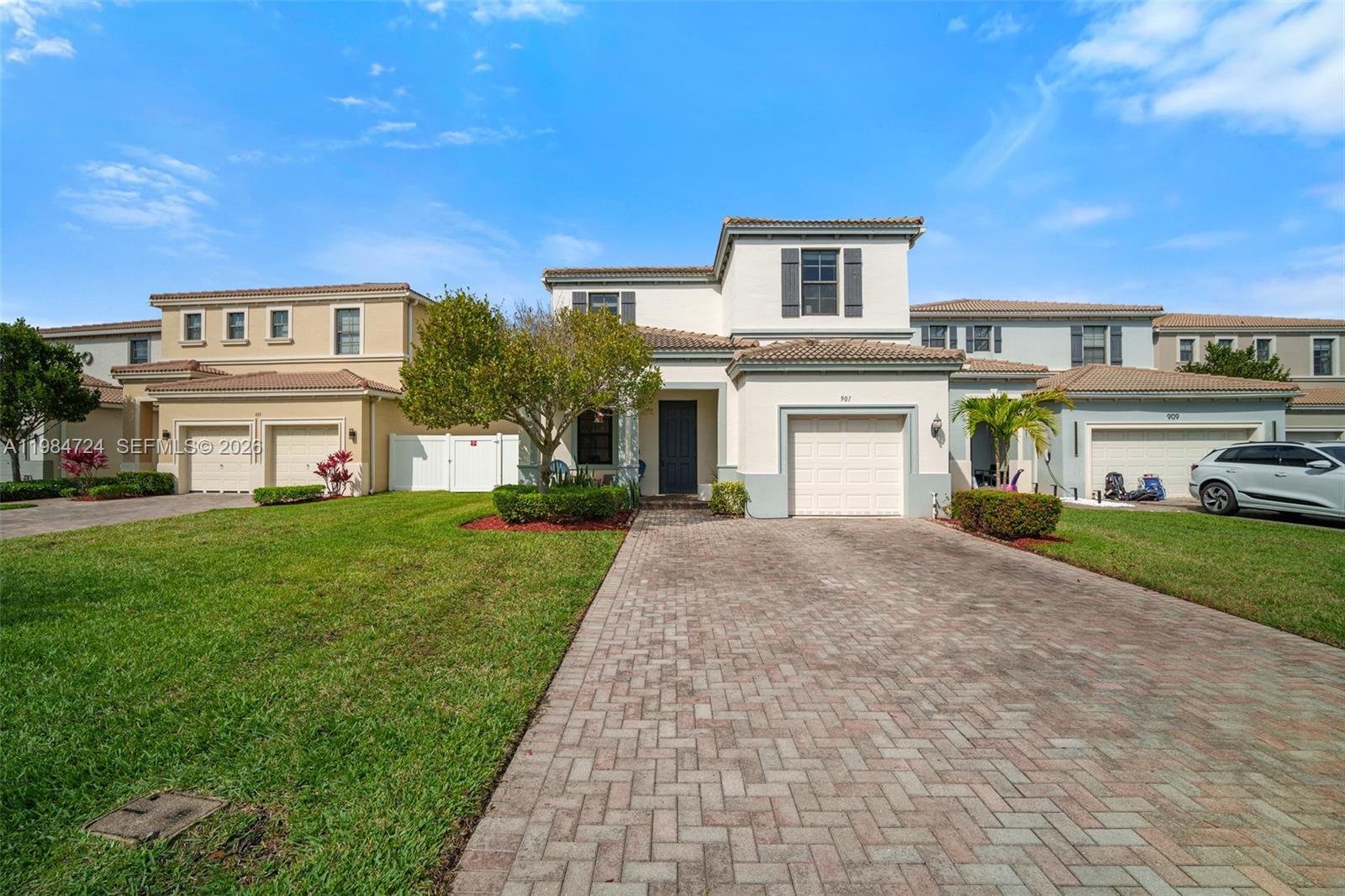 CHAMPION LAKES - Residential