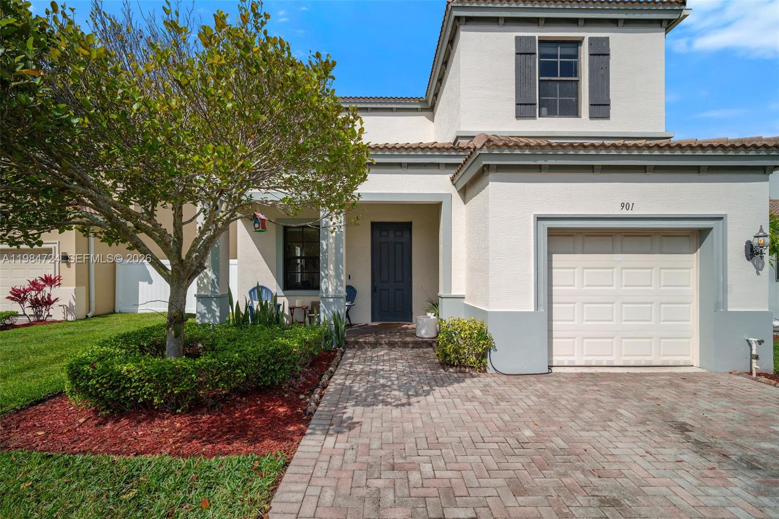 CHAMPION LAKES - Residential