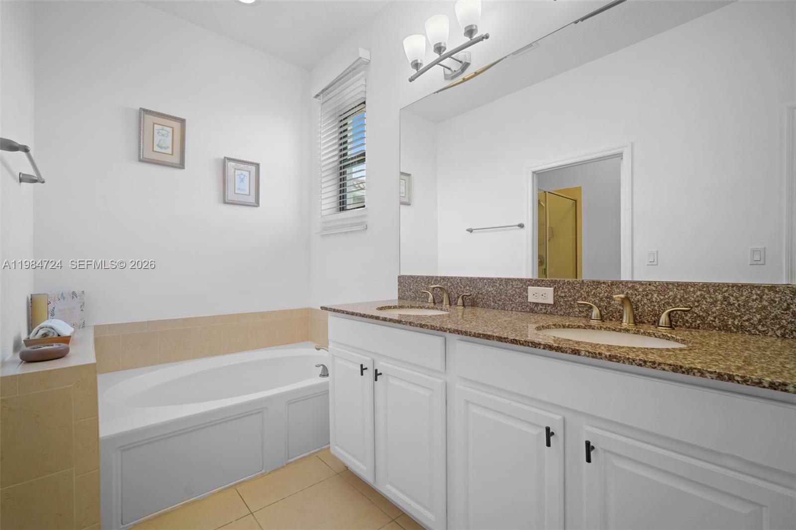 CHAMPION LAKES - Residential