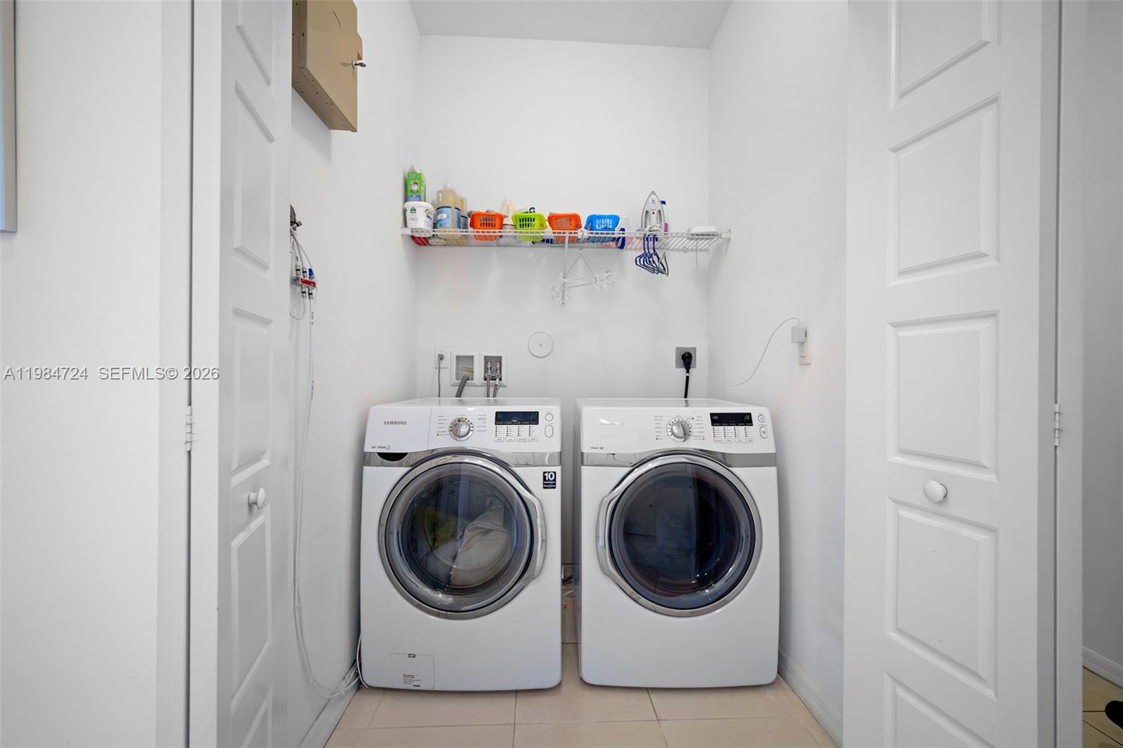 CHAMPION LAKES - Residential