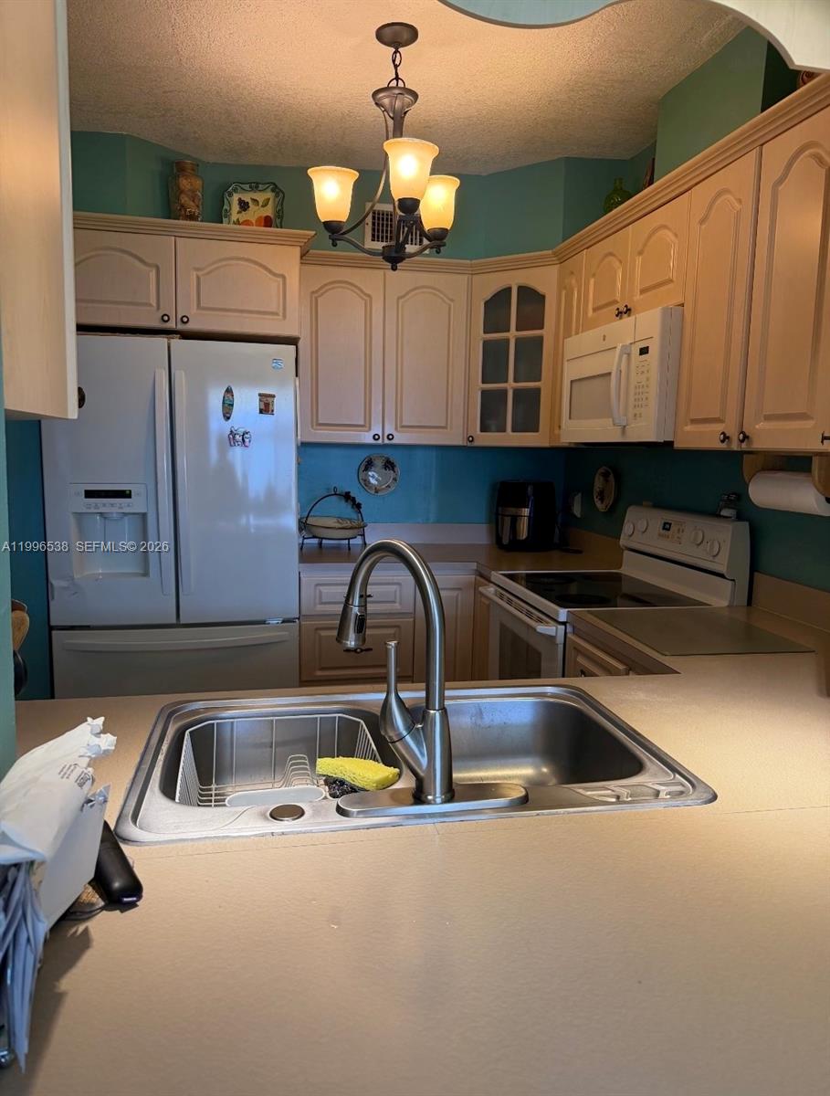 LAKE OSBORNE ESTATES 9 - Residential