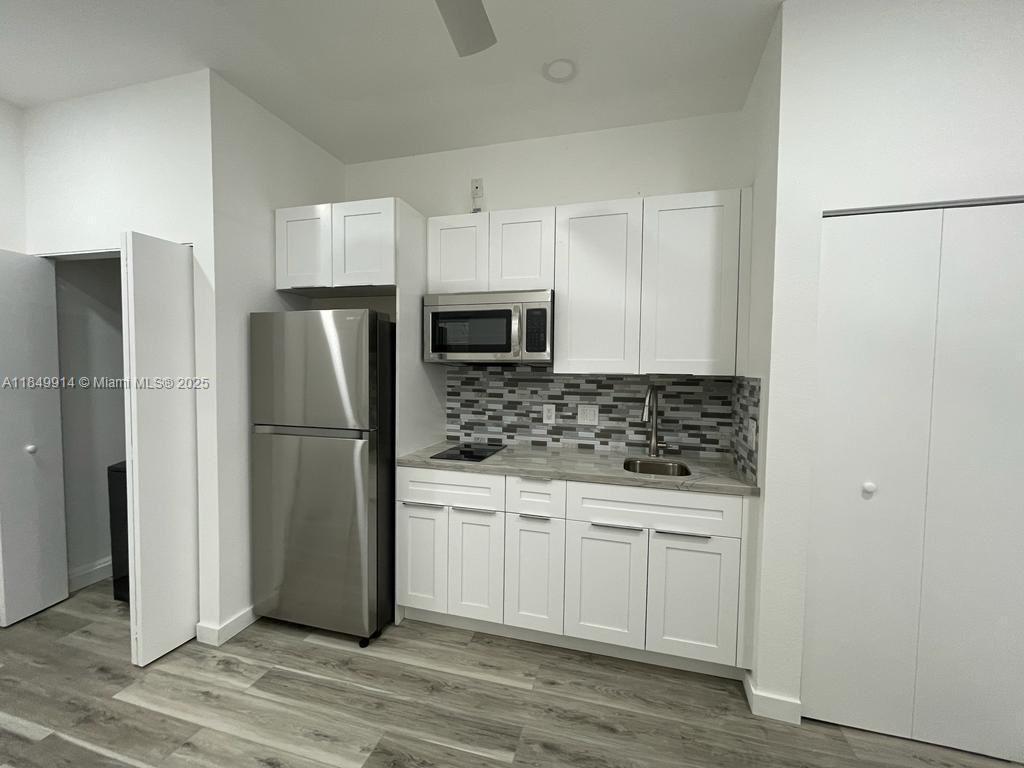 EFFICIENCY FOR RENT IN HOMESTEAD. CLOSE TO ALDI SUPERMARKET, CVS PHARMACY, GENERAL DOLLAR STORE, WAWA GAS STATION, PUBLIX, CHICK-FIL-A, "A" SCHOOLS, EASY ACCESS TO FLORIDA'S TURNPIKE EXIT 9B & US-1. IT OFFERS 1 BEDROOM, 1 BATHROOM, WASHER & DRYER. INDEPENDENT ENTRANCE. ALL UTILITIES INCLUDED. EASY TO SHOW.