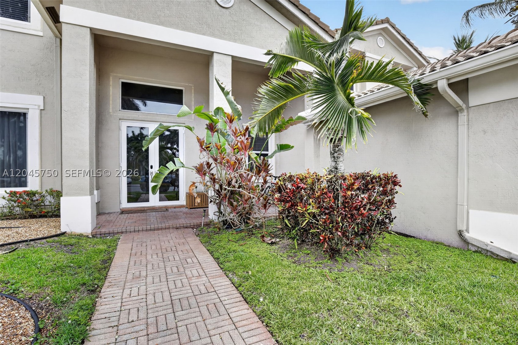 981 Waterside Cir