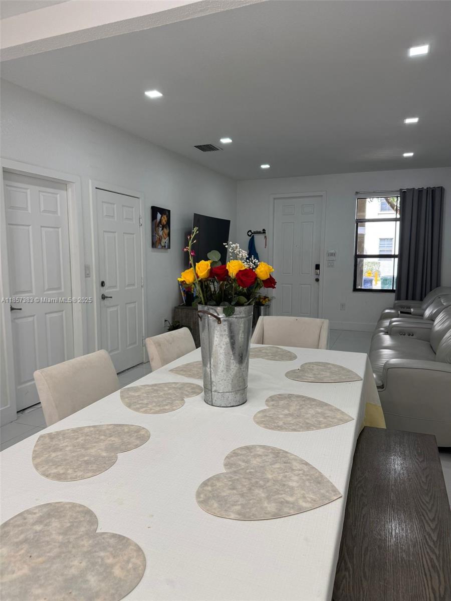 SILVER PALM EAST SEC THRE - Residential