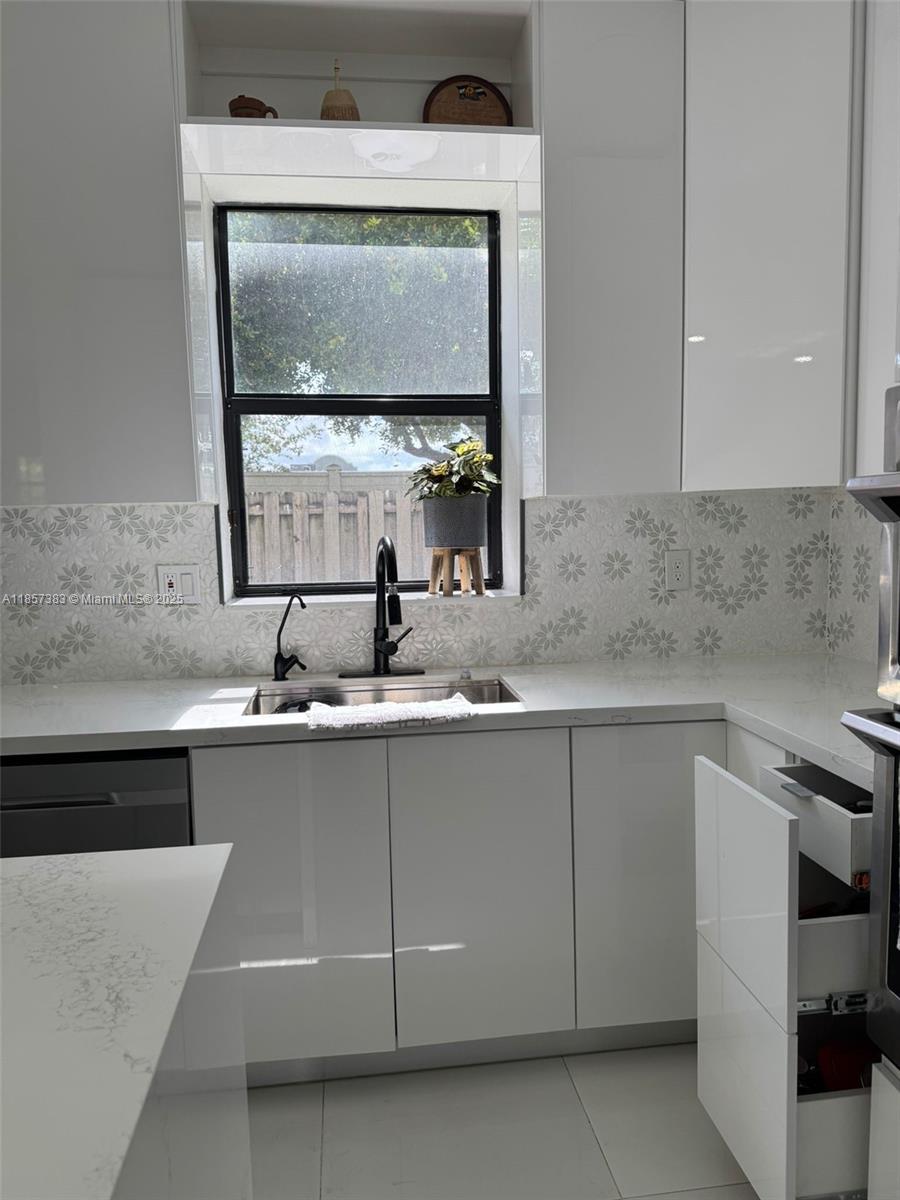 SILVER PALM EAST SEC THRE - Residential