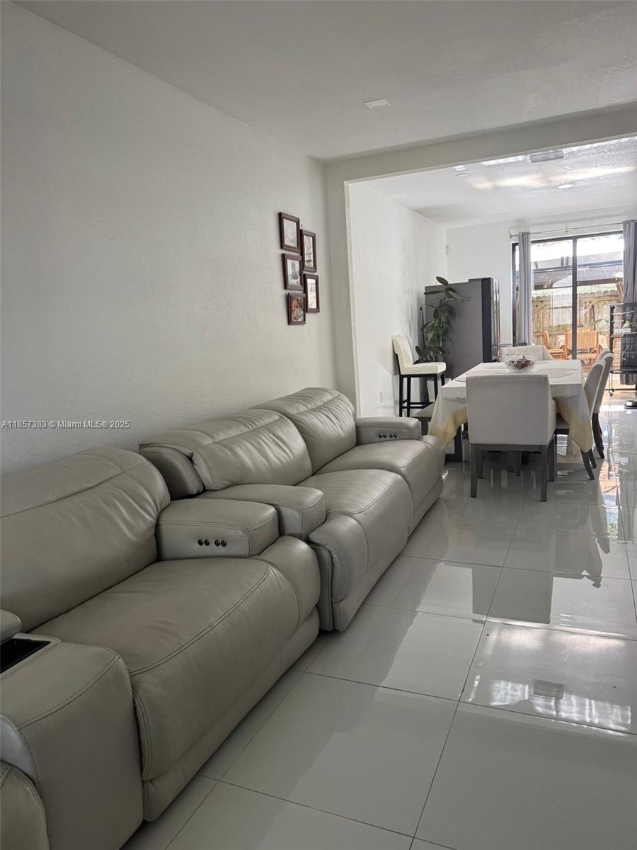 SILVER PALM EAST SEC THRE - Residential