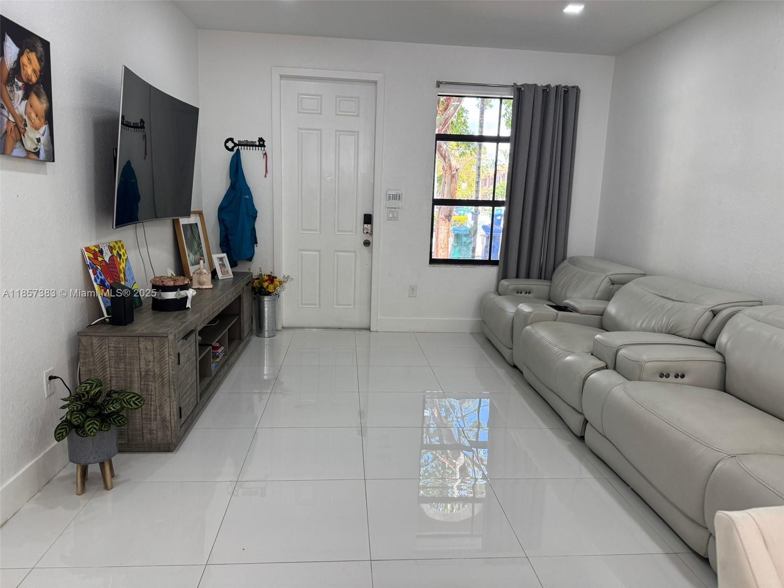 SILVER PALM EAST SEC THRE - Residential