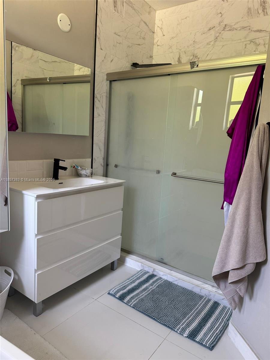 SILVER PALM EAST SEC THRE - Residential