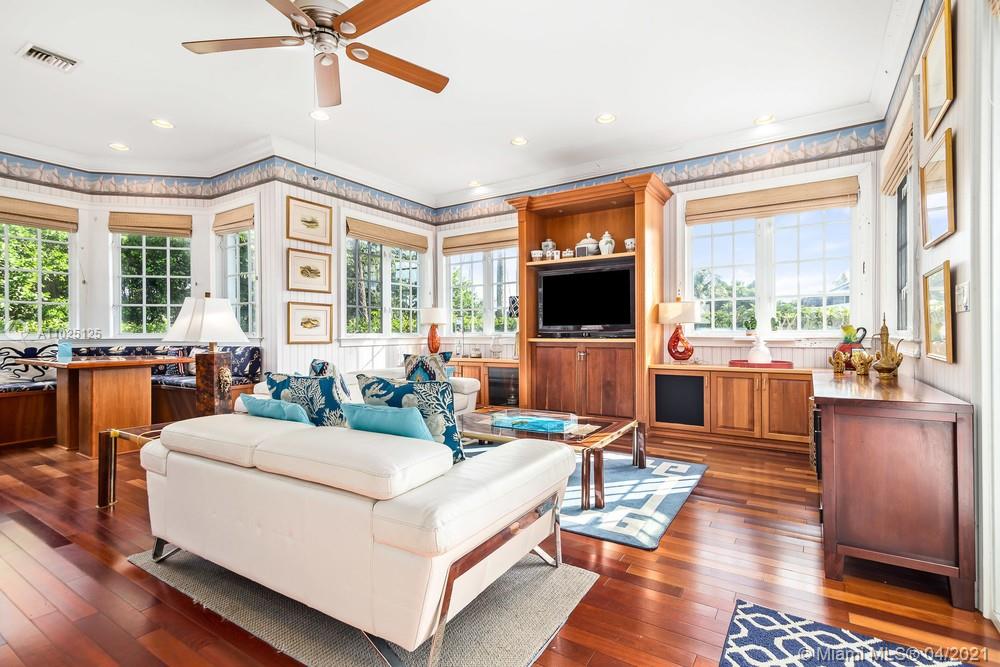 SHADY BANKS ON NEW RIVER - Residential