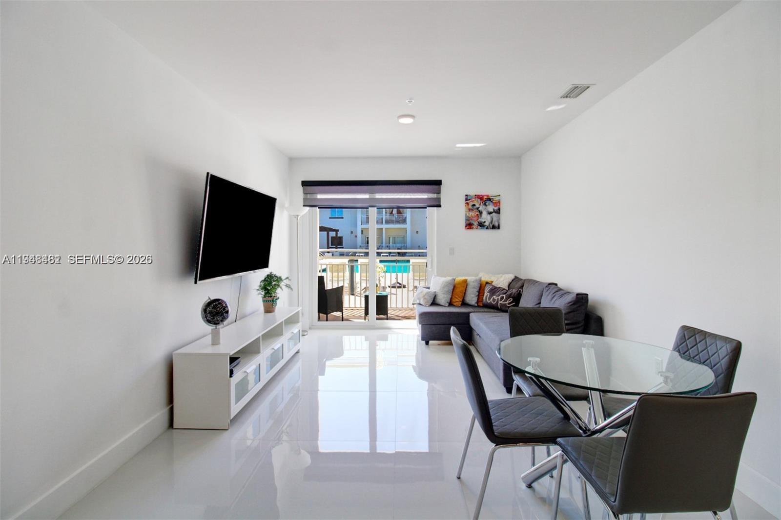 ISLANDS AT DORAL 1ST ADDI - Residential