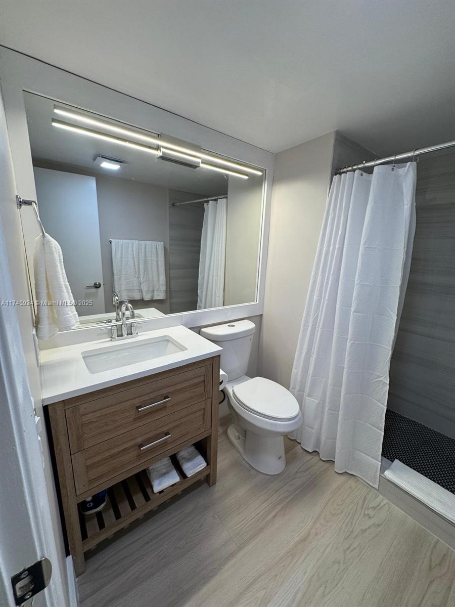 HOLLYBROOK GOLF AND - Residential