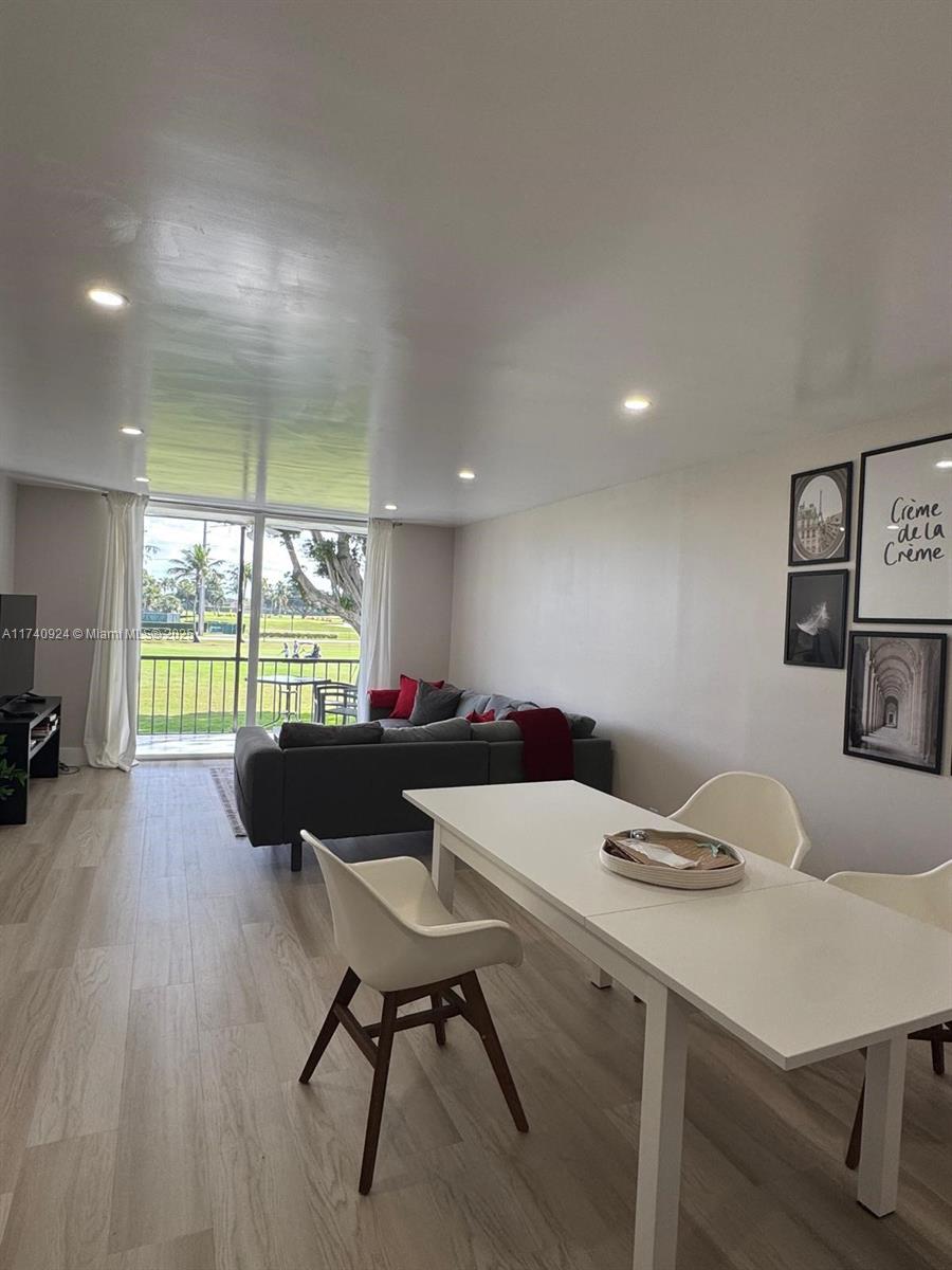 HOLLYBROOK GOLF AND - Residential