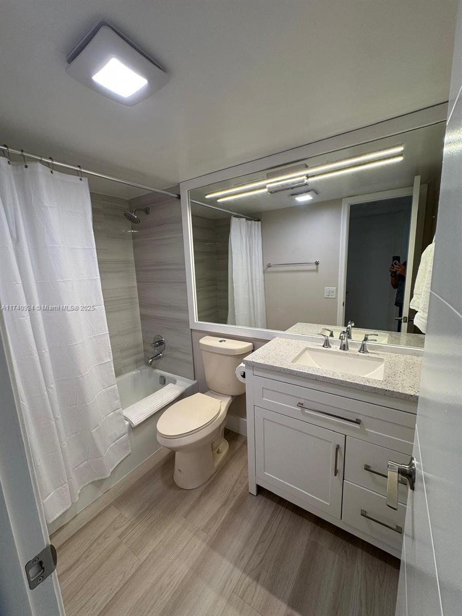 HOLLYBROOK GOLF AND - Residential