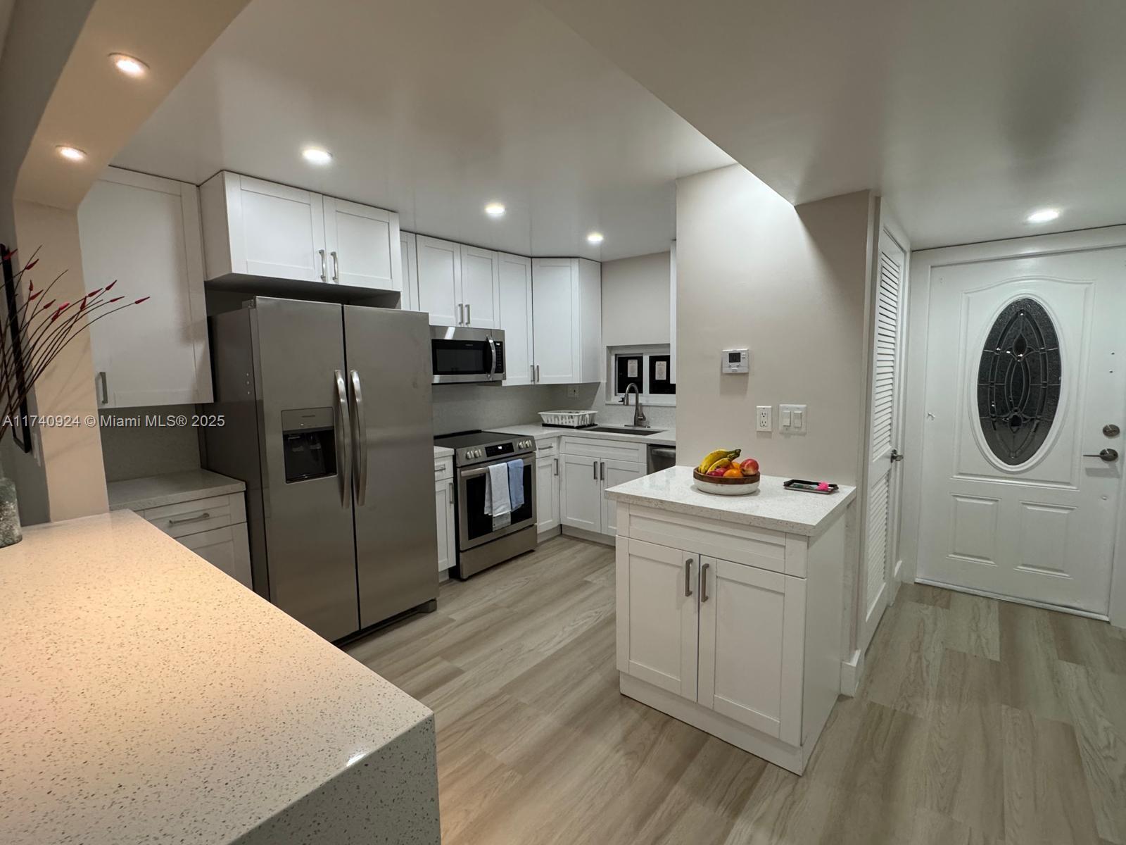 HOLLYBROOK GOLF AND - Residential