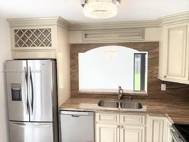 PUEBLO DEL SOL - Residential Lease