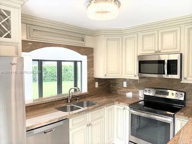 PUEBLO DEL SOL - Residential Lease