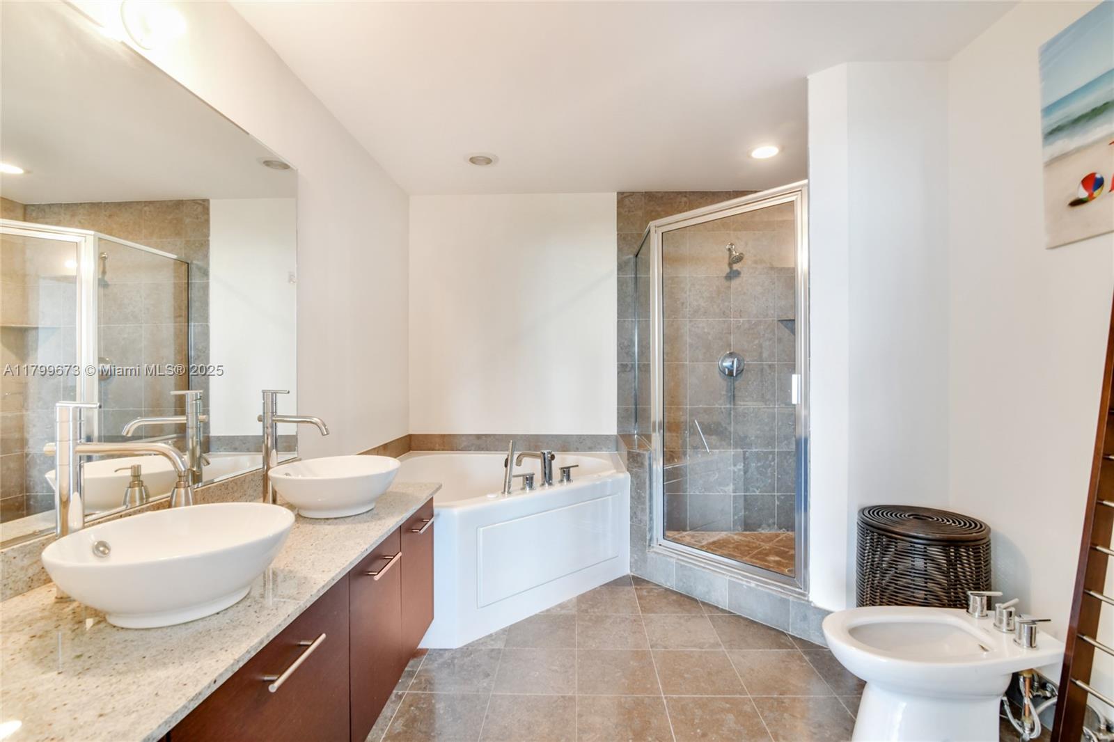 UPTOWN MARINA LOFTS CONDO - Residential Lease