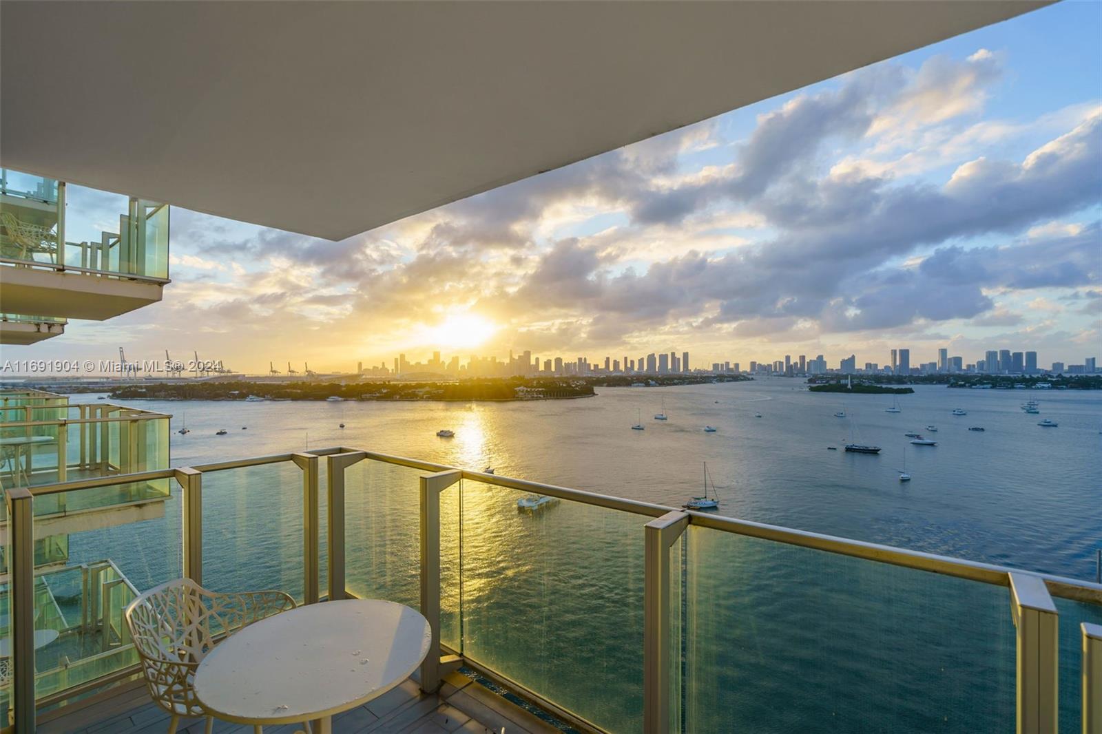 Property for Sale at 1100 West Ave 1420, Miami Beach, Miami-Dade County, Florida - Bedrooms: 1 
Bathrooms: 1  - $475,000