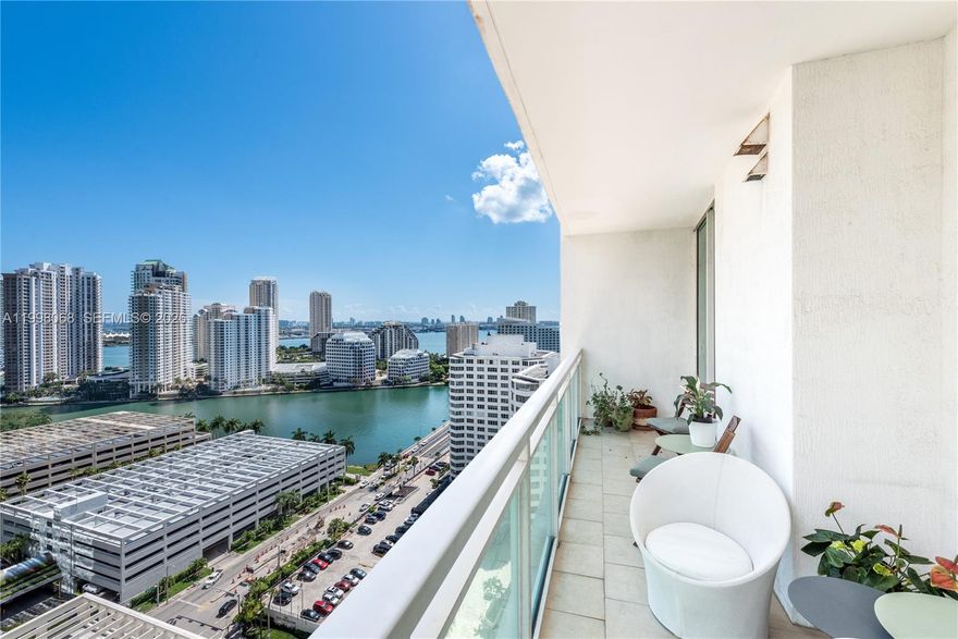 Beautiful 2-bedroom, 2-bathroom unit in the heart of Brickell. Just one block from Brickell City Centre and the Brickell area. Bedrooms feature walk-in closets and full bathrooms with double sinks. Enjoy great views of Brickell Key and the bay.
The unit is in excellent, like-new condition with plenty of natural light throughout. The building is full of amenities, including two restaurants and a hair salon at the plaza level.
Located just one block from Mary Brickell Village. Available on JUNE 25th, 2026.
