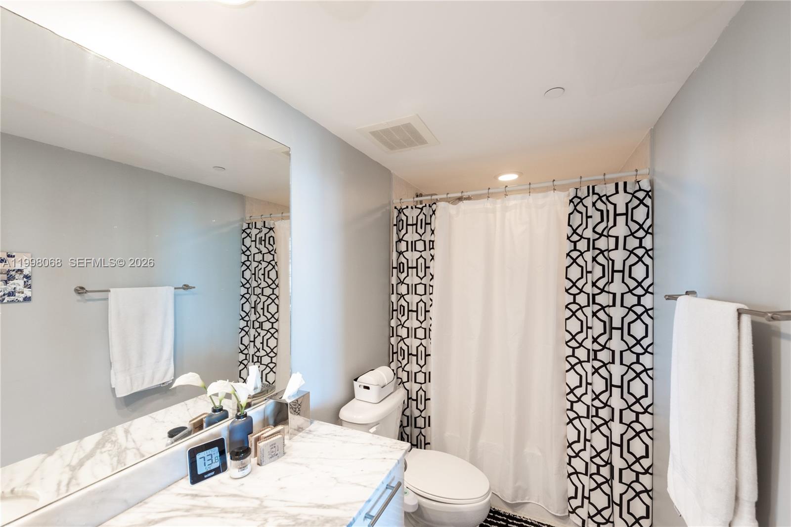 THE PLAZA 851 BRICKELL CO - Residential Lease