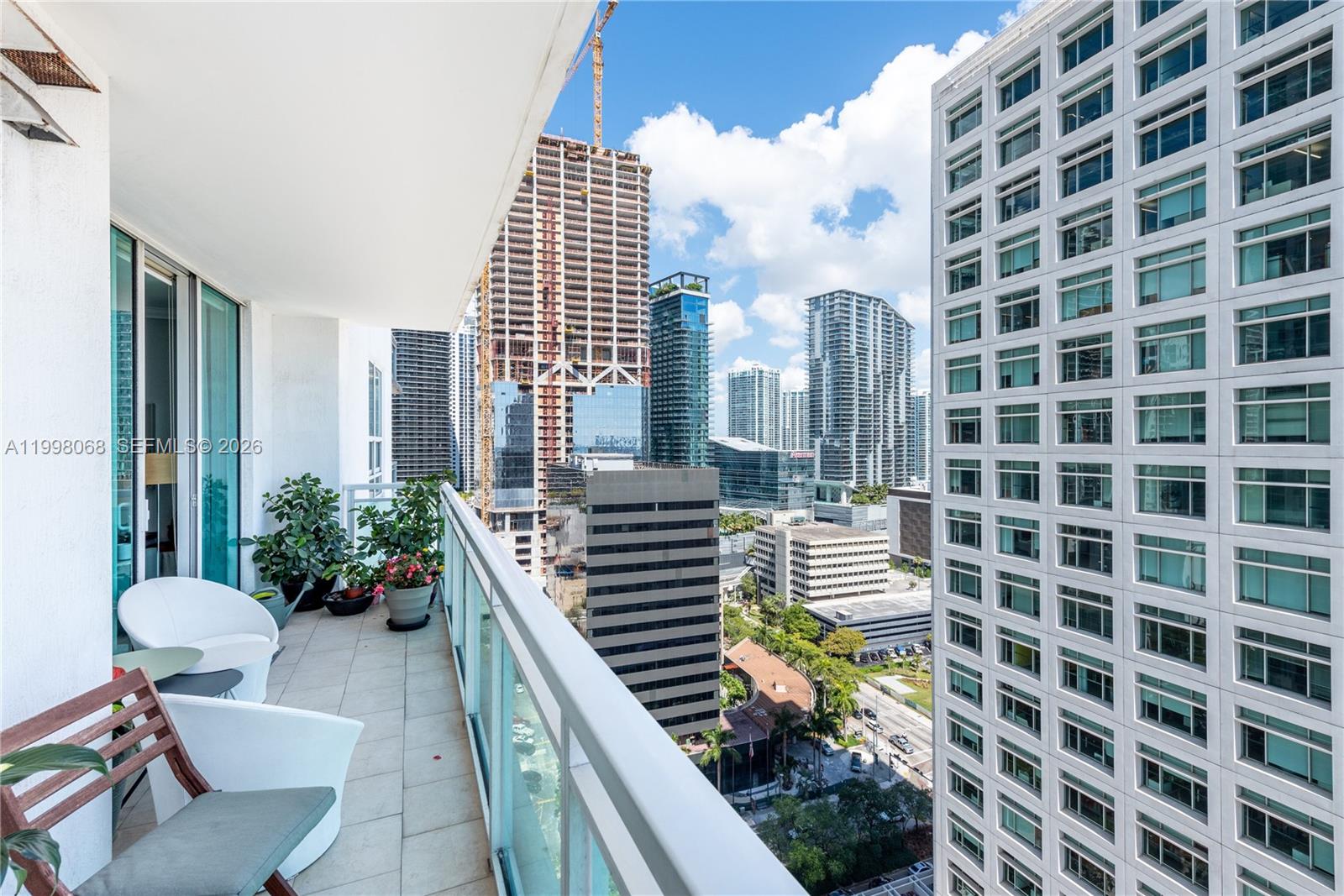 THE PLAZA 851 BRICKELL CO - Residential Lease