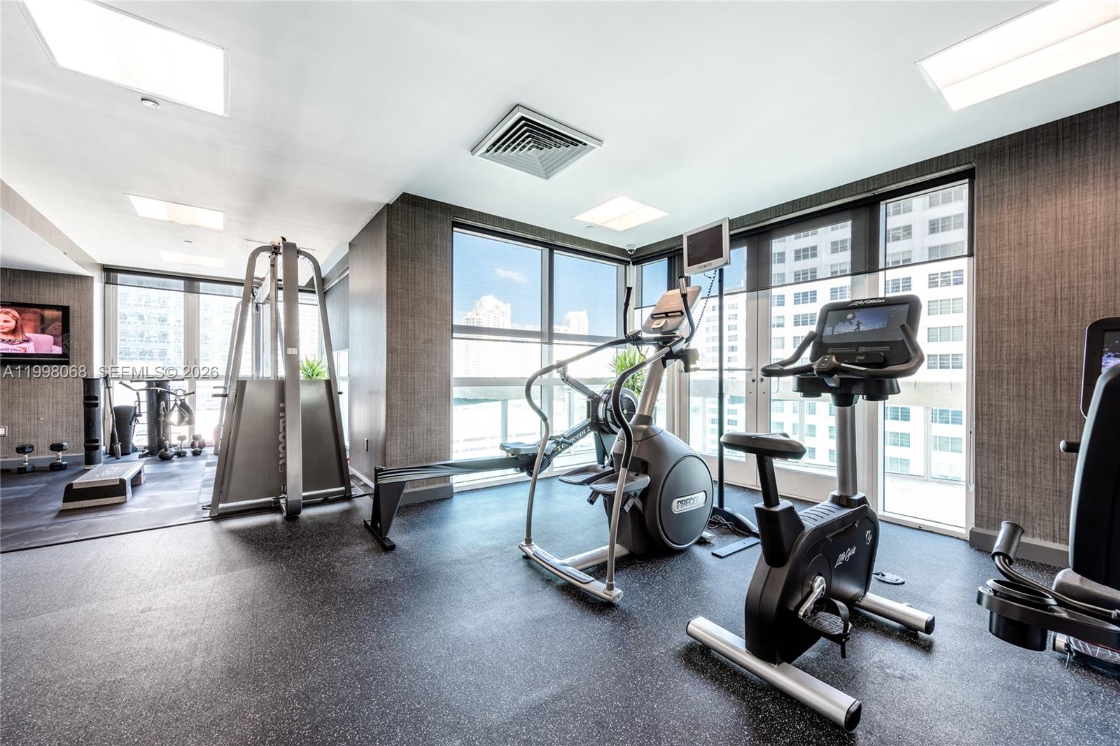 THE PLAZA 851 BRICKELL CO - Residential Lease