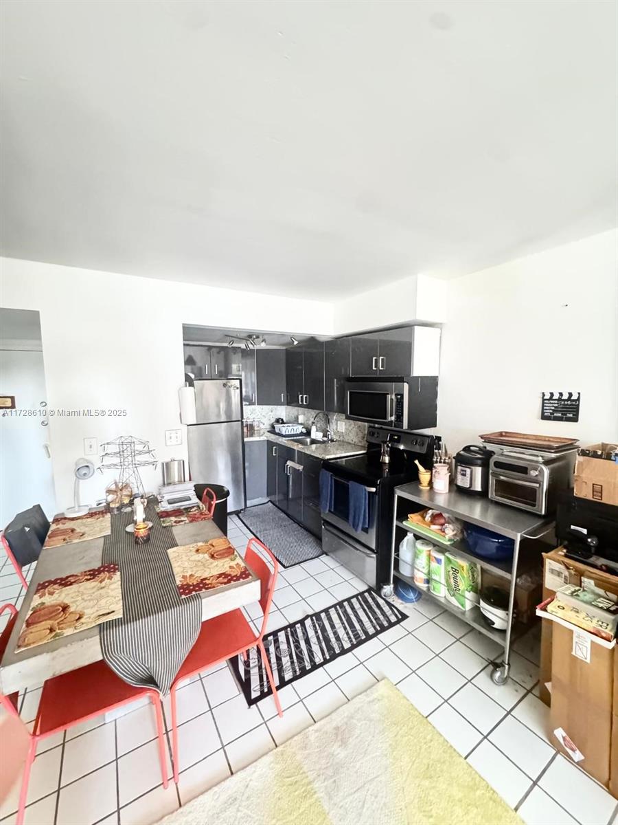 CRICKET CLUBHOUSE CONDO - Residential