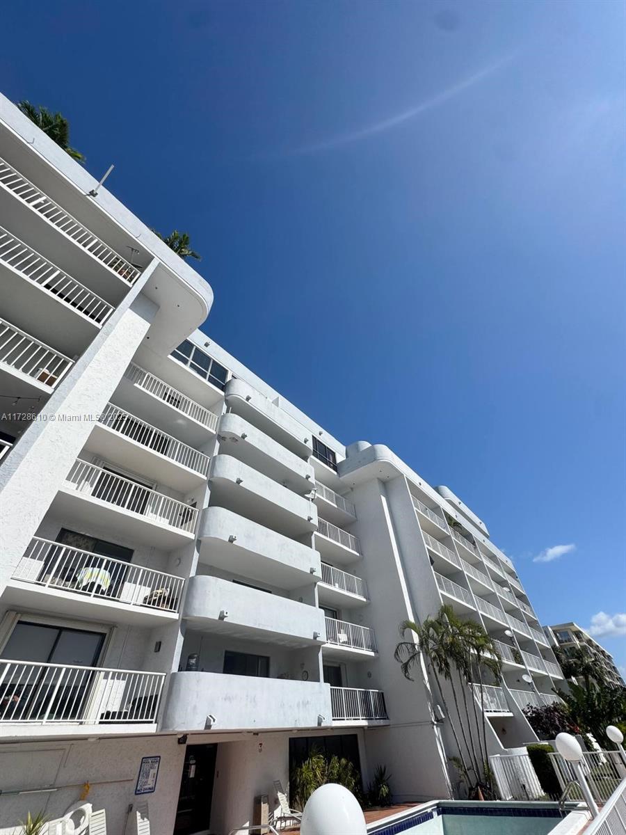 CRICKET CLUBHOUSE CONDO - Residential