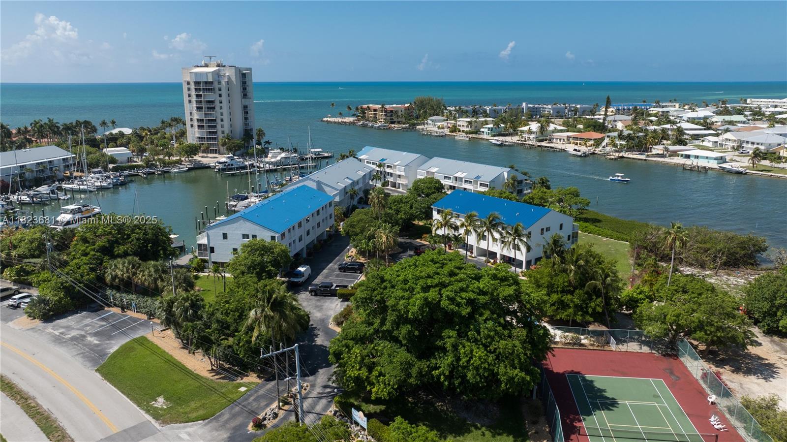 COCO PLUM BEACH - Residential