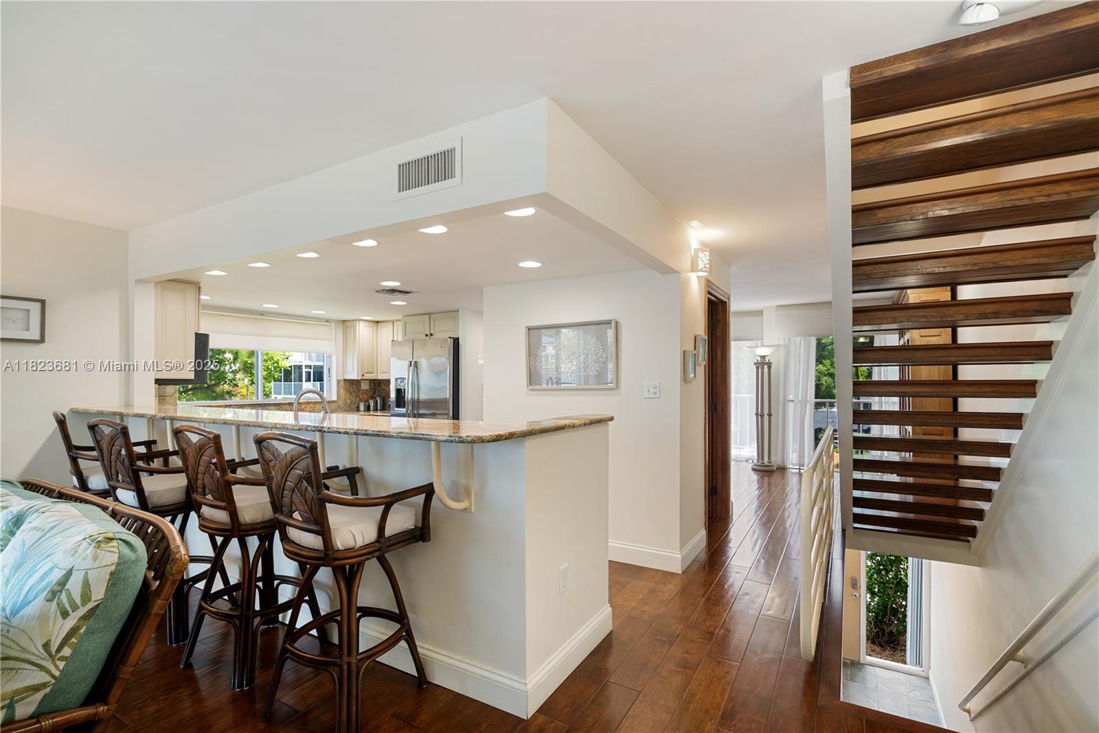 COCO PLUM BEACH - Residential