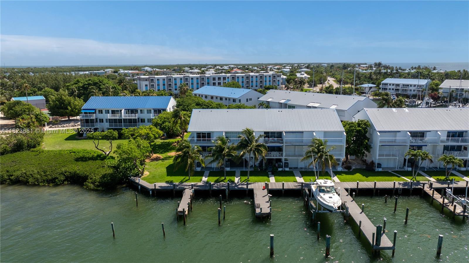 COCO PLUM BEACH - Residential