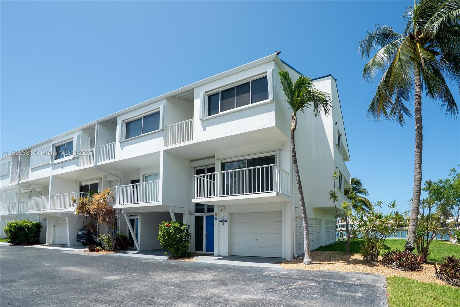 COCO PLUM BEACH - Residential