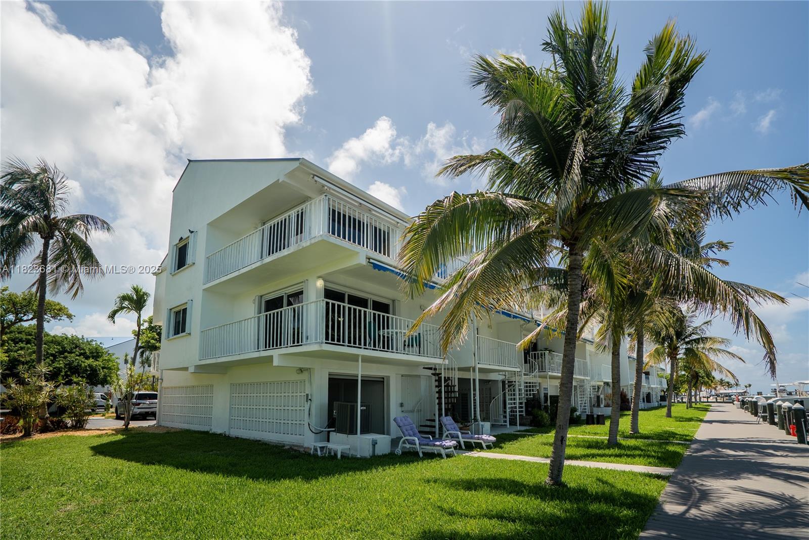 COCO PLUM BEACH - Residential