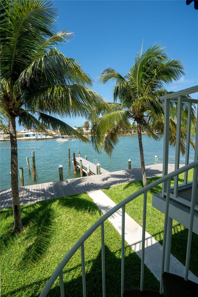 COCO PLUM BEACH - Residential