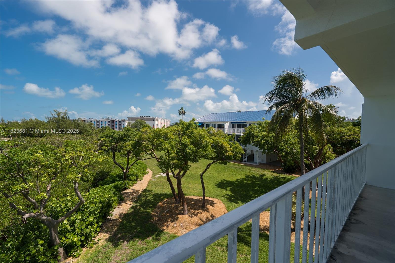 COCO PLUM BEACH - Residential