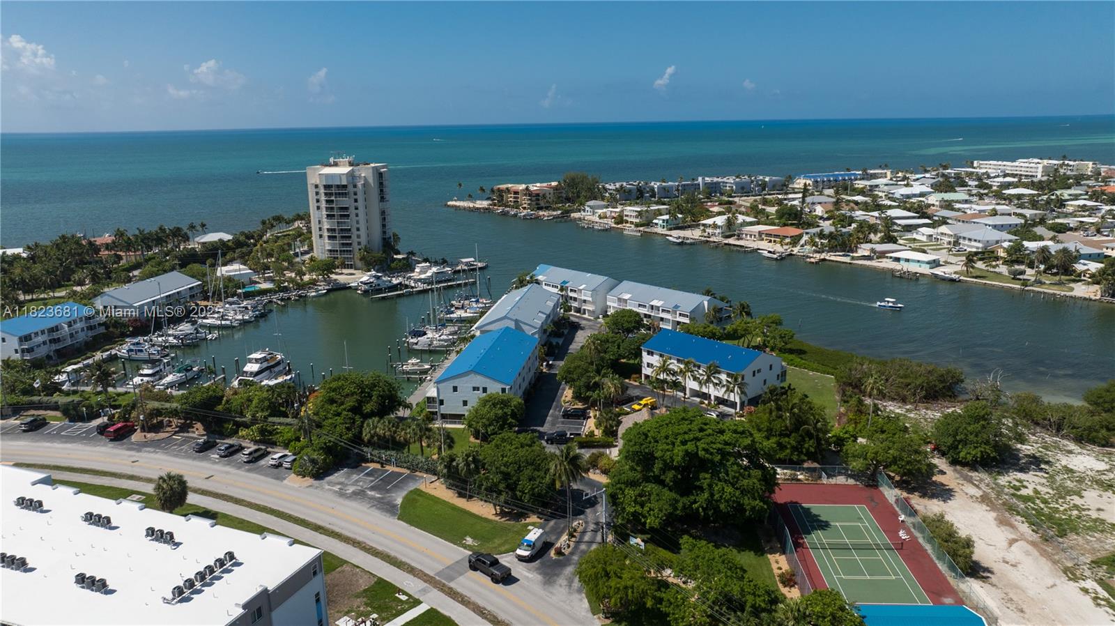 COCO PLUM BEACH - Residential