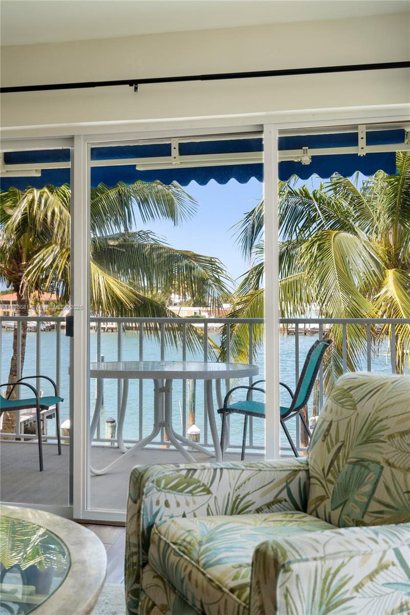 COCO PLUM BEACH - Residential