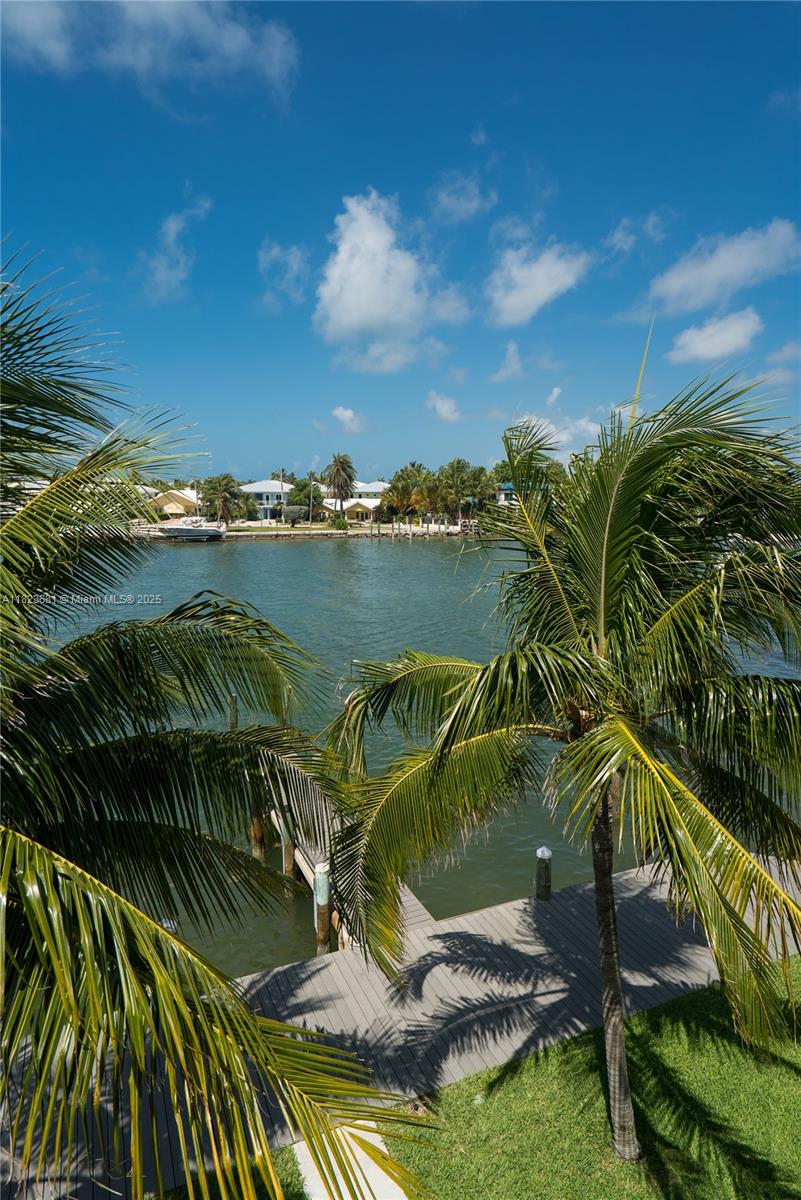 COCO PLUM BEACH - Residential